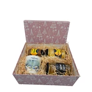 Rózsaszín karácsonyi díszdoboz 1 db bögrével és 3 db méznek